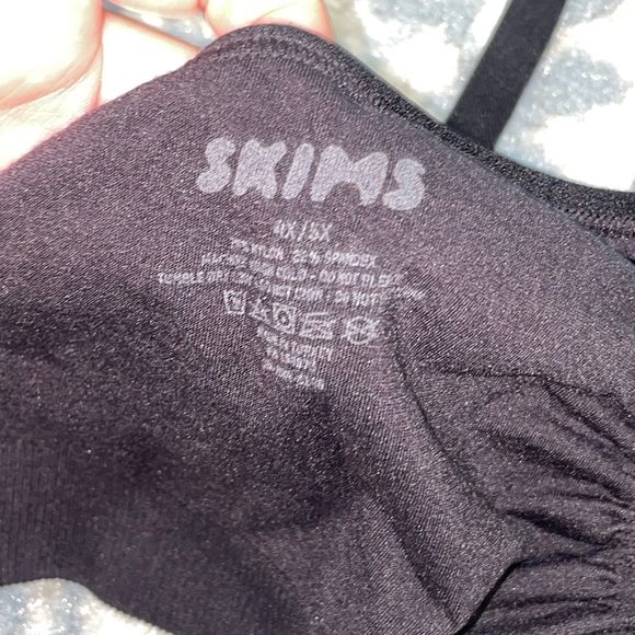 SKIMS Maternity Nursing Sculpting Bra - Picture 7 of 8